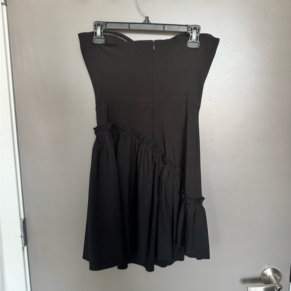 PrettyLittleThing black strapless mini dress - Picture 6 of 9